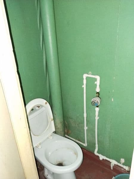 Рядом находится метро школа детский сад поликлиника остановк