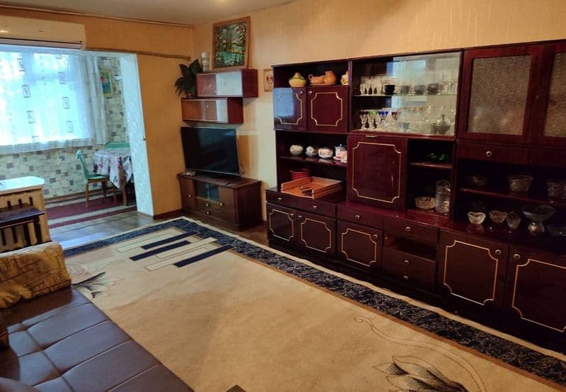 Аренда <br />
Комнат 2<br />
Этаж 1<br />
Этажность 2 <br />