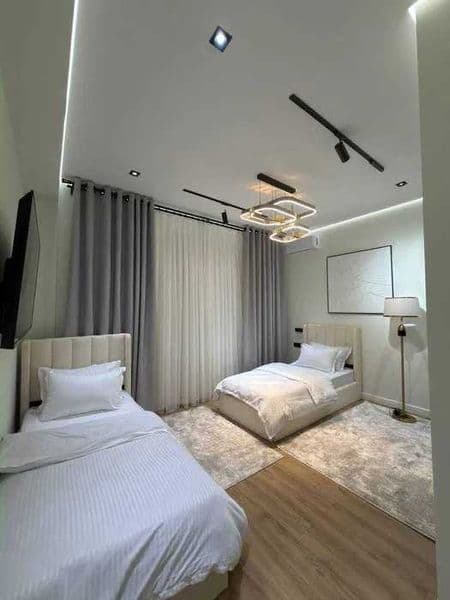 Комнат: 4<br />
Этаж: 6<br />
Этажность: 12<br />
Площадь: 1