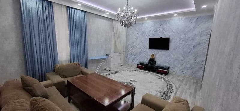 Район: Мирзо-улугбек<br />
Адрес: дархан<br />
<br />
Комнат