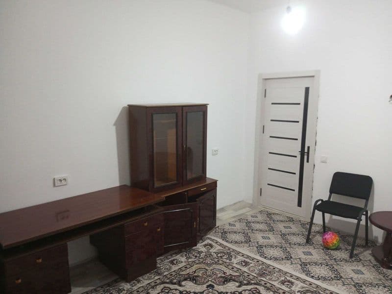 3 xonali uy. metro bekat 3 ni oldida. stiralka va haladilnik