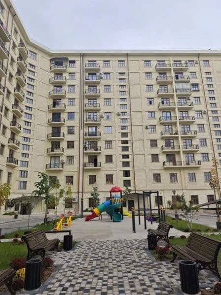 В квартире совсем душ в ванной кухня есть тоже отдельный авт