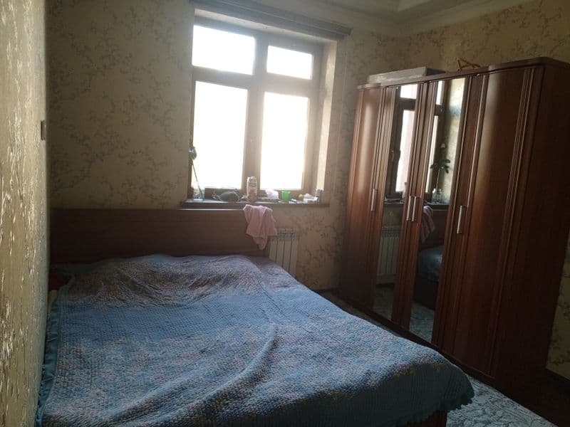 Srochno Maklersiz oilaga beriladi yoki 3ta qiz qoʻyiladi ham