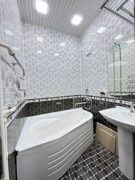 сдается 2- комнатная квартира метро Минор<br />
2/1/4<br />
