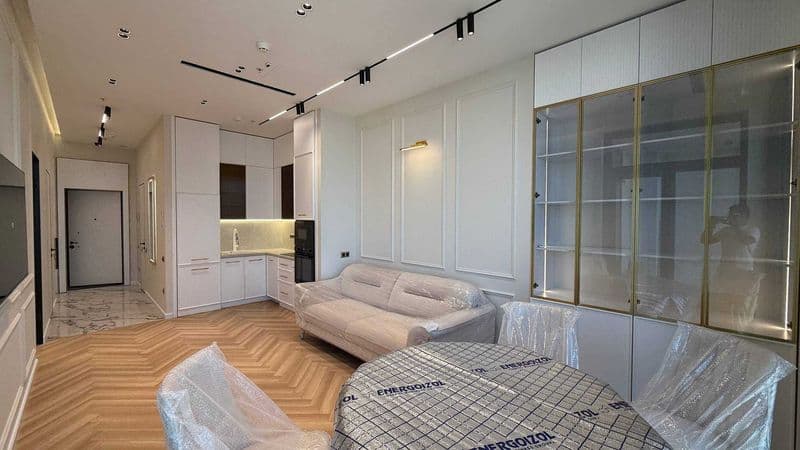 Жилой комплекс: NRG Oybek<br />
Комнат: 3<br />
Этаж: 4<br /