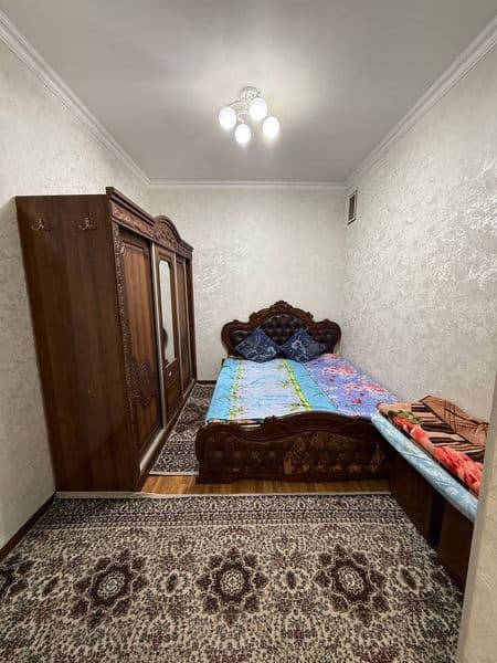 Chorsuda 2 xonali Uy ijaraga beriladi BEZMAKLER. Oilaga yoki