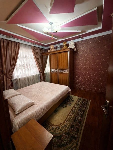 -М.Улугбек т, Хумоюн массивида 2 хона 3 хона килинган.<br />