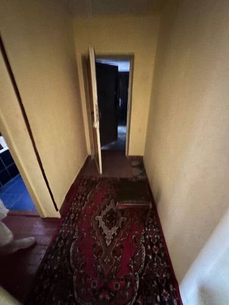 Яккасарой ракат махалада <br />
4 этажли дом <br />
1 чи эта