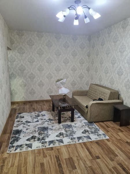 Квартира с ремонтом <br />
Комнаты раздельные <br />
Все под