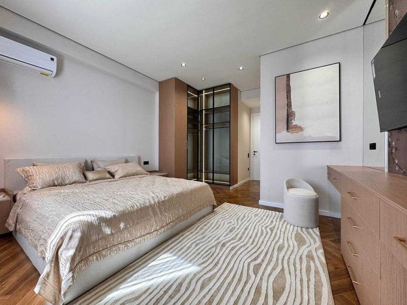 Сдаётся шикарная 3-комнатная квартира в Новостройка<br />
<b