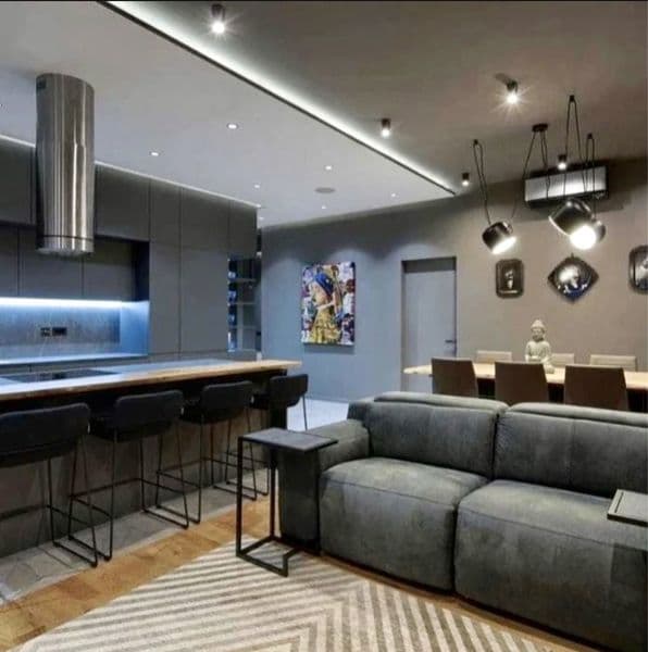 Сдаётся Люкс Квартира на М.ойбеке<br />
2 Комнаты<br />
3 эт