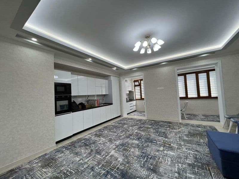 Новая квартира 100 кв.м.<br />
Новая мебель техника<br />
На