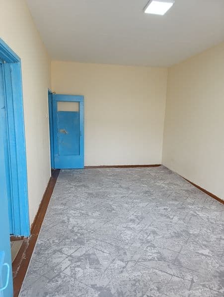 Мирзо Улугбек массив ттз 2<br />
1комнатная <br />
1 этаж<br