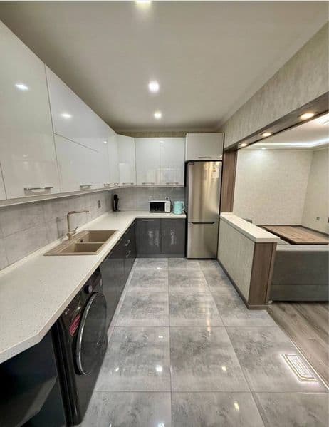 Рядом есть: рестораны, кафе,детский сад,стоянка,больницы, по — фото 3