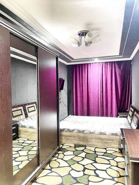 Чиланзарский район, рядом со станцией метро «Чиланзар». 2-ко