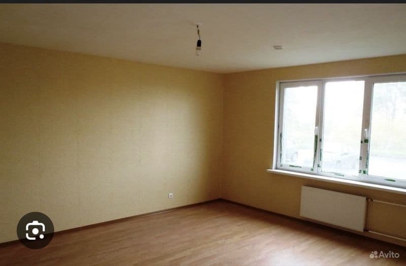 1 комнатная без мебели чистая уютная только семья