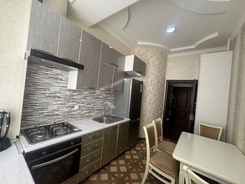 Есть зеленая зона с охраняемой двором и парковкой. Авторский — фото 5