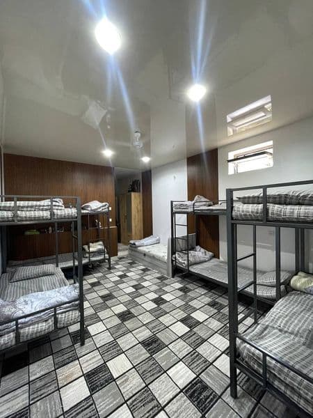 Student va ishchi qiz va ayollar uchun Yengi va hamma sharoi