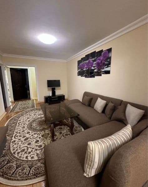 Srochna Arendaga 2 xonali 60m2 <br />
Oyla yoki qizlaga <br 