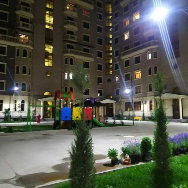 Квартира находится ЖК Мадрид. Одна сторона ул. Шота Руставел