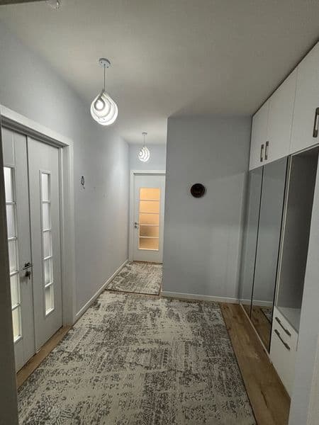 Сдается квартира своя <br />
Со всеми удобствами <br />
Без 