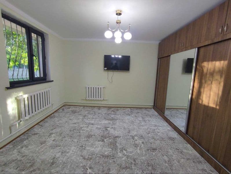 В Мирзо-Улугбекском районе сдаётся 4-комнатная квартира посл