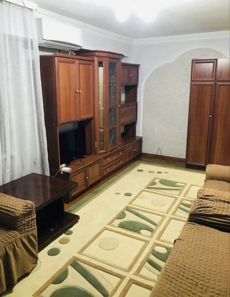 однокомнатная переделанная в двушку. Квартира светлая, имеет