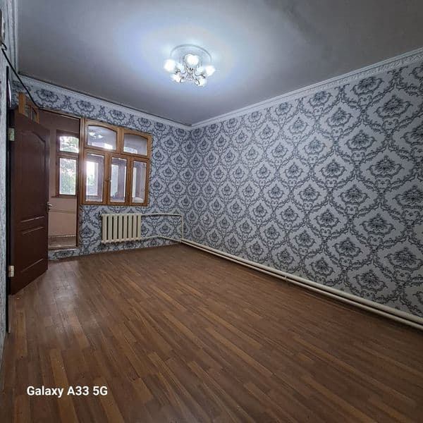 Срочно сдаётся двухкомнатная квартира ремонт средний квартир