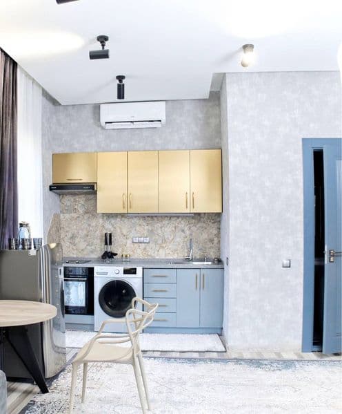 Отличное расположение дома - всё рядом - много магазинов, Це — фото 5