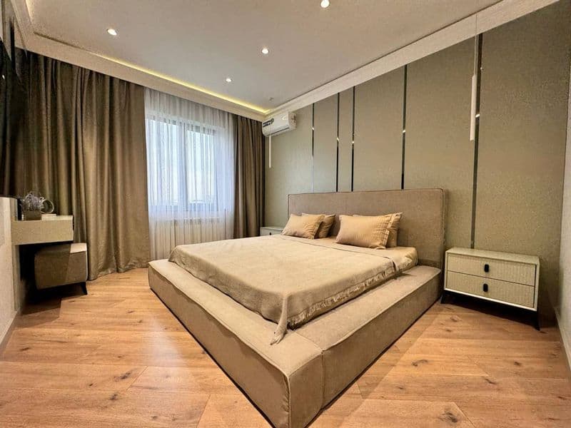 Сдаётся шикарная квартира класса. <br />
<br />
• Район: Якк