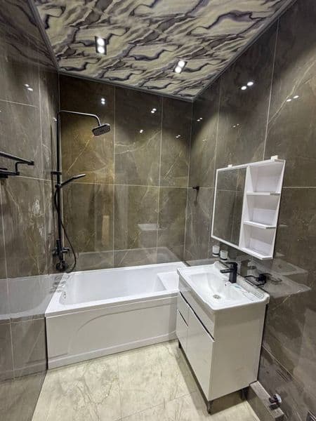 Отличное расположение дома - всё рядом - много магазинов, Це — фото 5