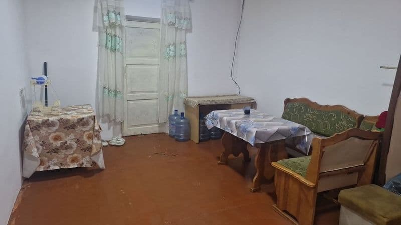 Сдаётся комната в общежитии <br />
1 этаж 4 этажный дом <br 