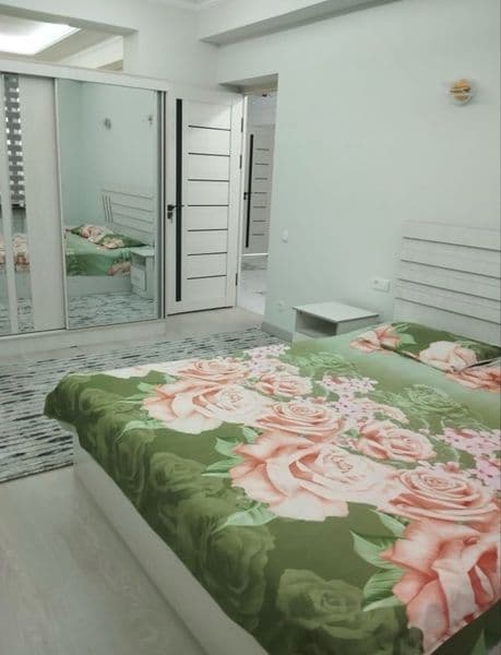 Яшнабадский район <br />
Лисунова <br />
2 комнат <br />
4 е