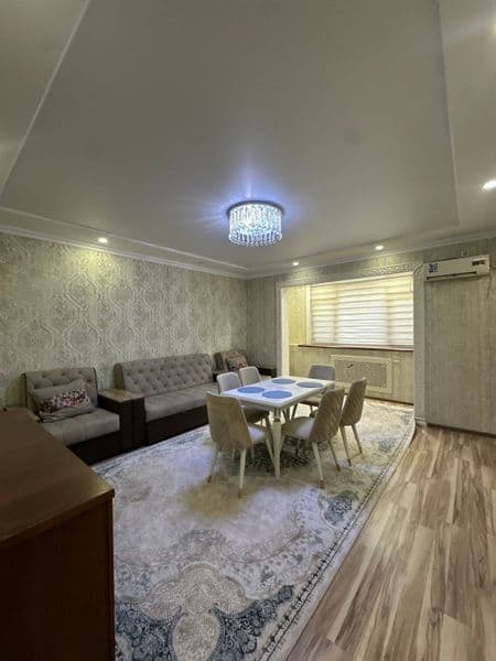 Отличное расположение дома - всё рядом - много магазинов, Це — фото 2