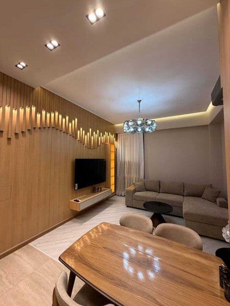 Жилой комплекс: Skyline<br />
Комнат: 3<br />
Этаж:  2<br />