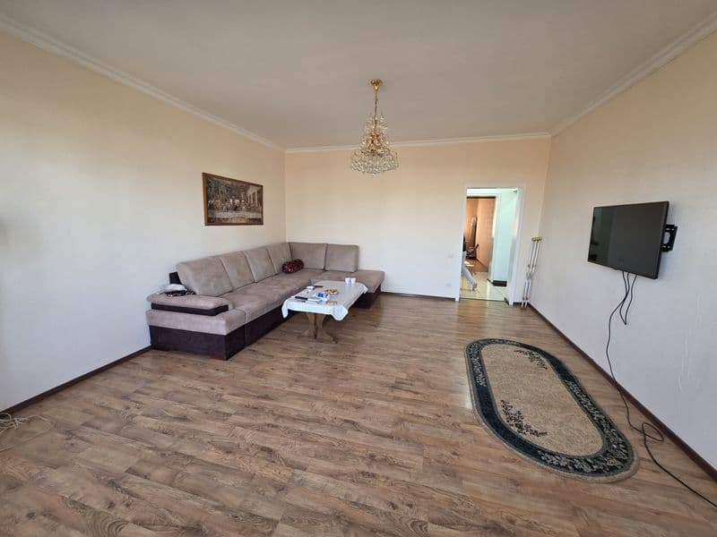 Сдаю 2 комн квартиру <br />
С остановкой <br />
Метро айбек 