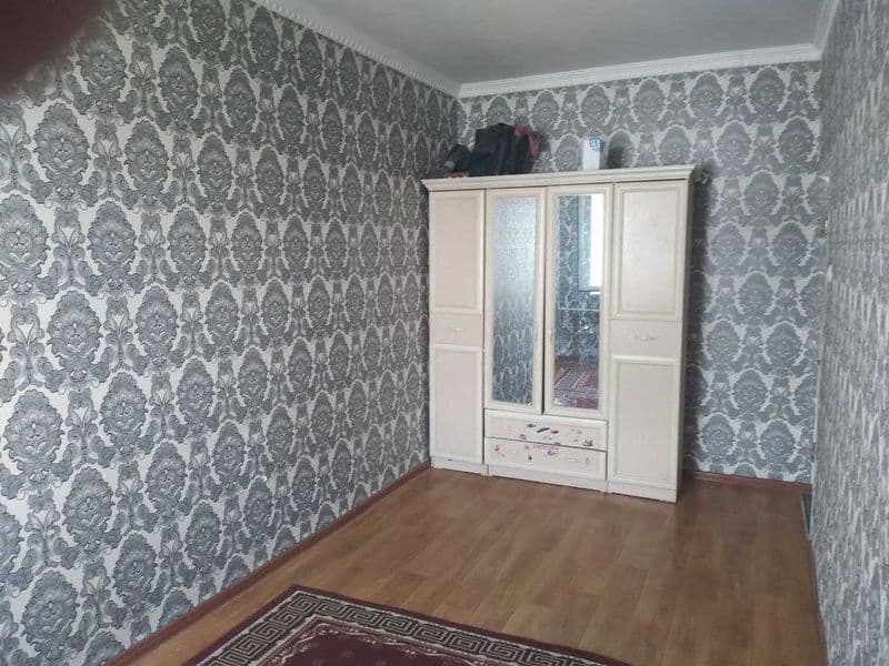 Локатсияси жуда яхши жойда. 2 хона 3 хона килинган Метрога я