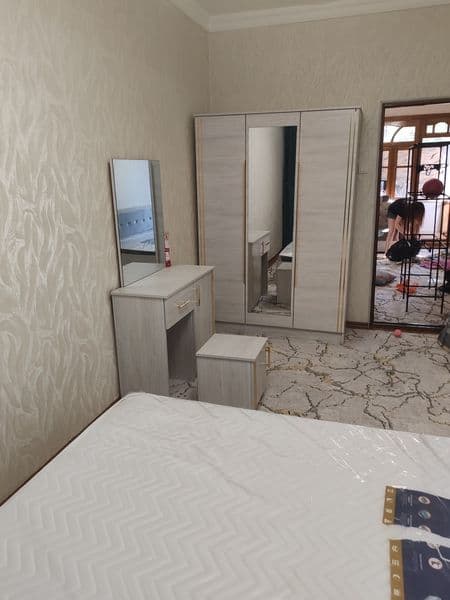 Чиланзар 19 кв 2 хона срочно торширилади<br />
Оила койилади