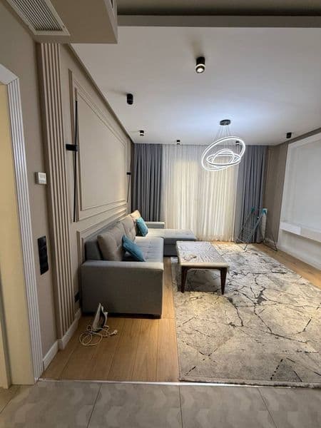 Квартира полностью обставлена мебелью и техникой звоните ест