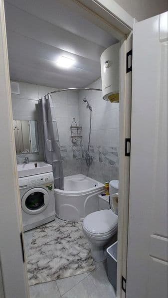 1-комнатная квартира в аренду.<br />
Сдаётся семье, девушкам — фото 2