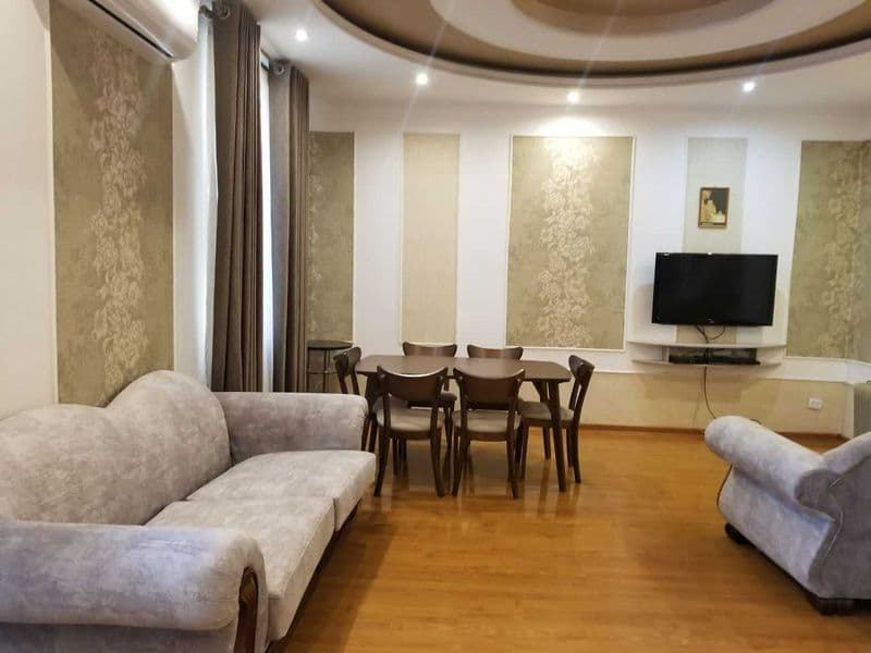 Аренда долгосрочная<br />
ул.Бобура ,напротив пединститута <