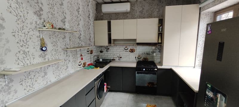 Сдаётся в аренду трёх этажный дом,со всеми удобствами.В доме — фото 3