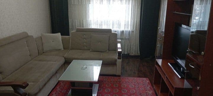 Хорошая уютная квартира очень удобная локация <br />
<br />
