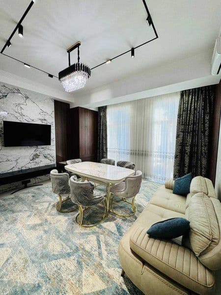 Район: Юнусабадский<br />
Адрес: Хон сарой <br />
<br />
Ком