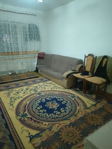 Yunusobod Gallery yaqinida karzinka yonida 1-qavatdan 1 xona