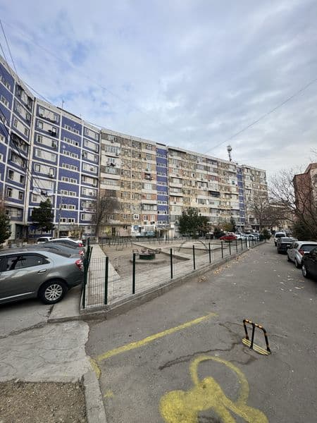 1/1/9 Кадышева базар !однокомнатная первый этаж!<br />
аренд