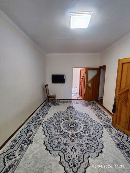 3 хона килинган, телевизор, холодильник, шкаф, гиламлари бор