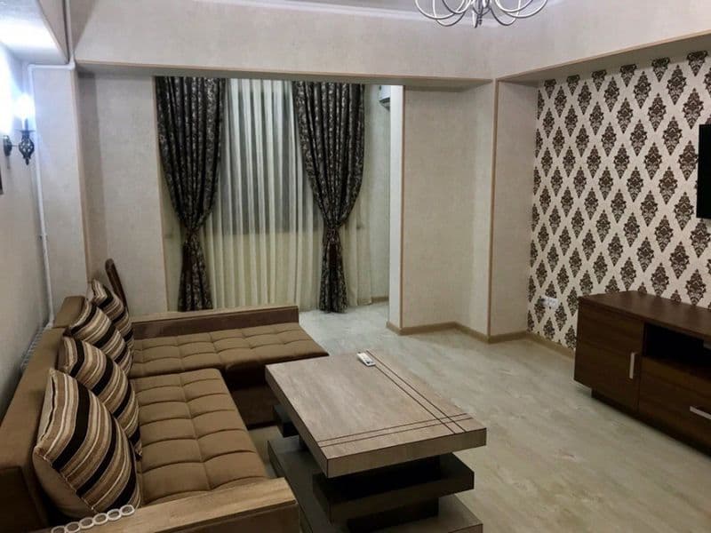 Метро ойбек <br />
<br />
2х комнатная <br />
<br />
Ориенти