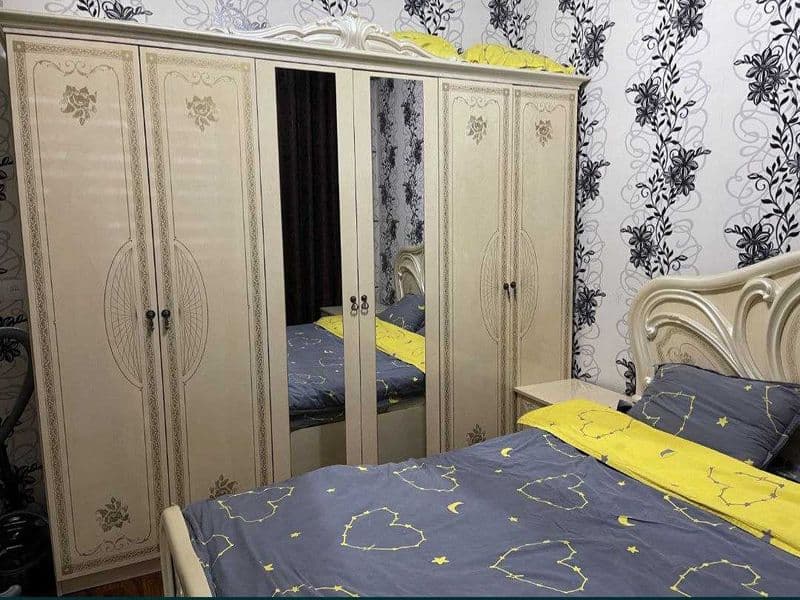 Район: Яшнабадский<br />
Адрес:Лисунова <br />
<br />
• Комн