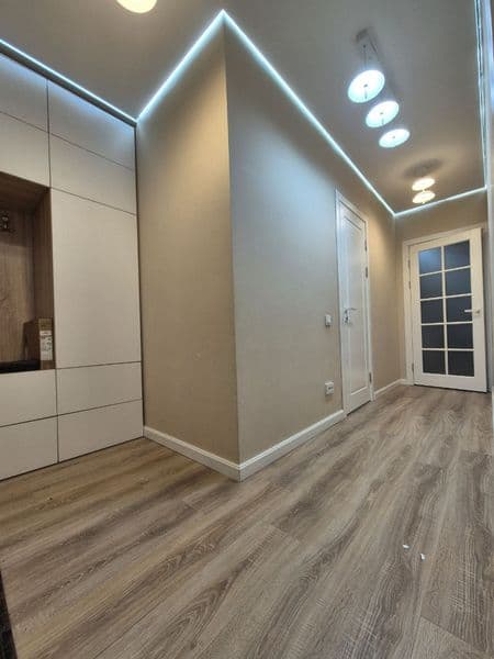 Сдаётся 2/4/4 с новым ремонтом, мебелью и техникой ( холодил — фото 2